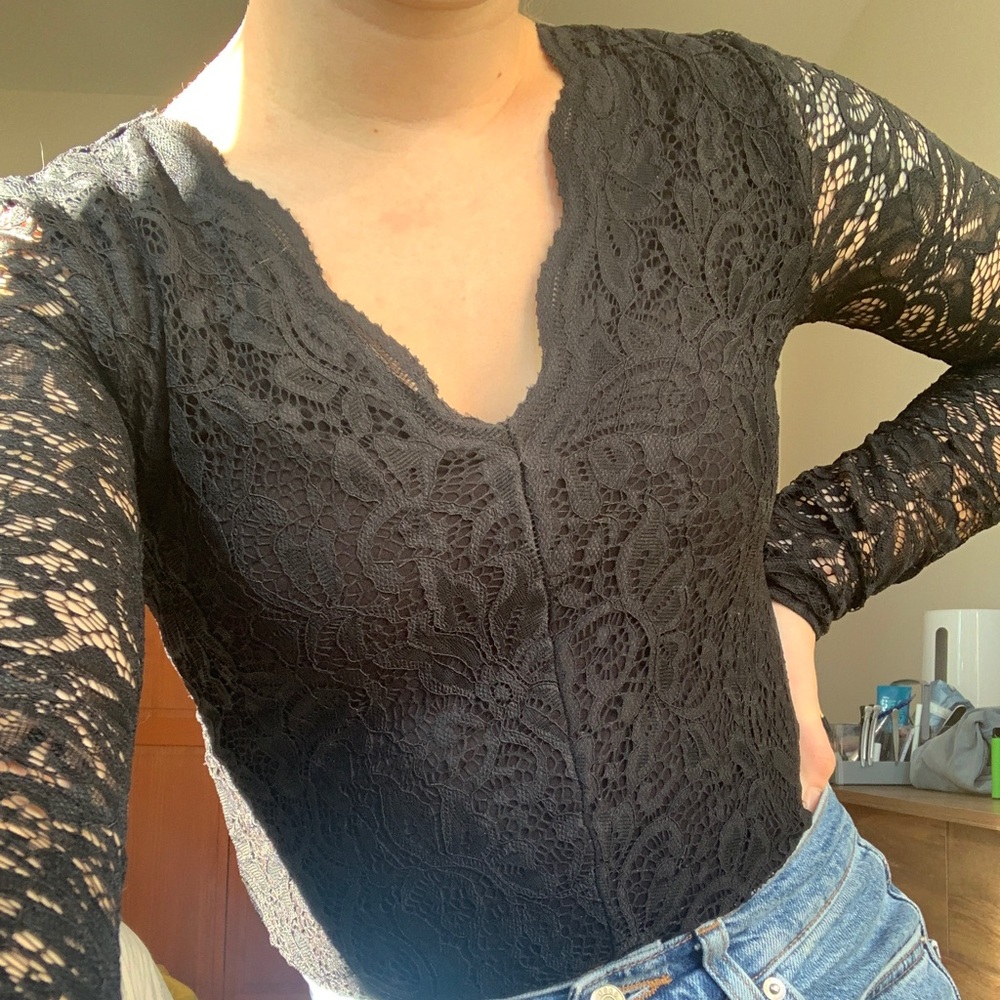 Socialite Lace Bodysuit Long-Sleeve V-Neck in Black Size Small